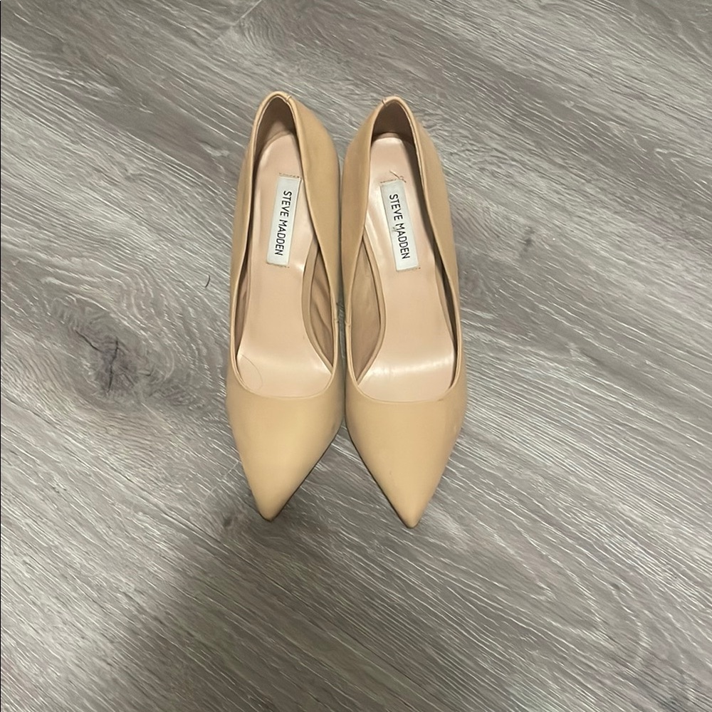 STEVE MADDEN TAN SUEDE HEELS